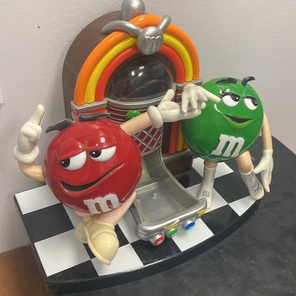 M&M dispenser - Picture 2 of 3